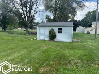 571 2nd St SE, Britt, IA 50423 - photo 3