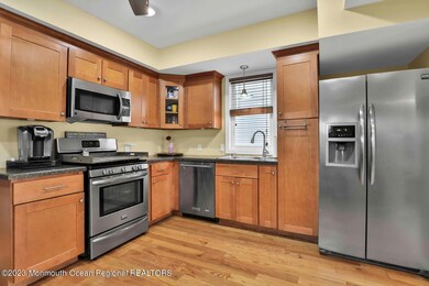 14 Illinois Ave Middletown-large-012-017