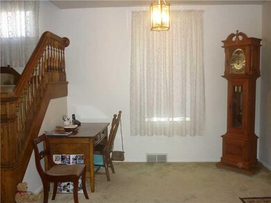 Entry/Foyer.