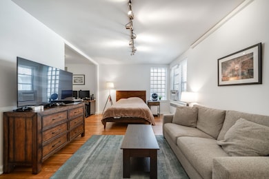 54 E 8th St unit 6-L, New York, NY 10003 - photo 4