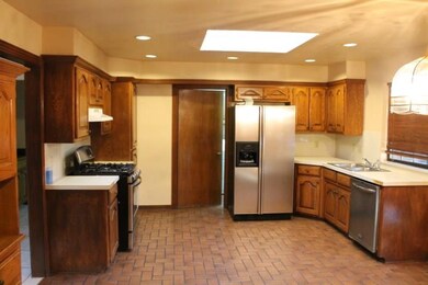 914 N Blackwelder Ave, Edmond, OK 73034 - photo 2