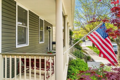 09_195 E Gates St,