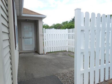 42 Chapman Place unit 42, Leominster, MA 01453 - photo 2