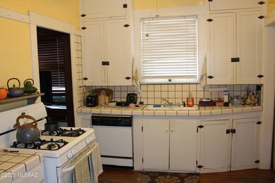 521 N 1st Ave Kitchen