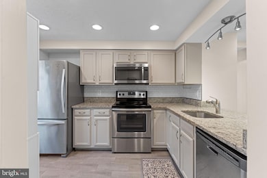 1644 Fieldthorn Dr, Reston, VA 20194 - photo 6