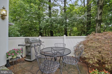 5822 Linden Square Ct, Rockville, MD 20852 - photo 2