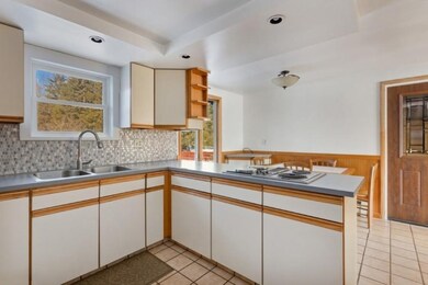 07_19077ThreeOaksRd_177001_Kitchen_LowRe