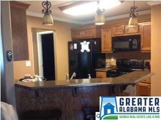 Kitchen with breakfast bar