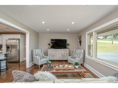 Bright spacoius living room