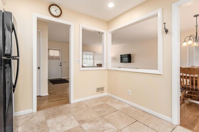 975 Meadowview Dr, Columbus, OH 43224 - photo 5