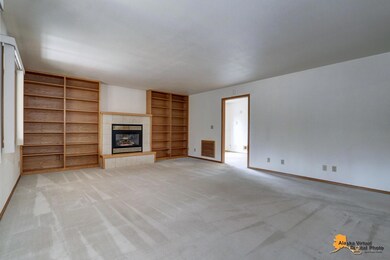 Living Room w/Built-Ins