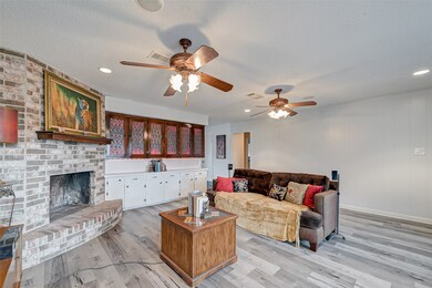 328 Saint Cloud Dr, Friendswood, TX 77546 - photo 6