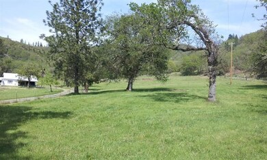 200 Stiehl Ln, Rogue River, OR 97537 - photo 2