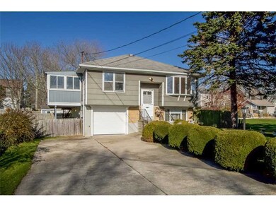 136 Newport Ave, Middletown, RI 02842 - photo 4