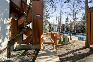 11-Front Exterior_1118