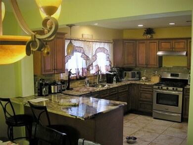 122 Edgemont St, Springfield, MA 01109 - photo 4