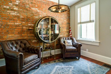 Foyer/Sitting Room