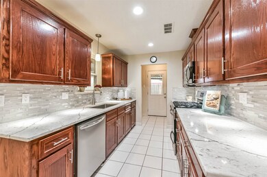 3725 Cambridge St, Alvin, TX 77511 - photo 4