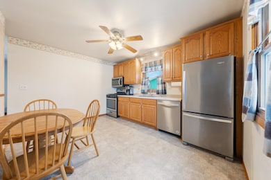 1045 Ardmore Trail, Oshkosh, WI 54904 - photo 7