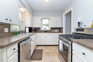 (5.1) MAIN FLOOR Kitchen