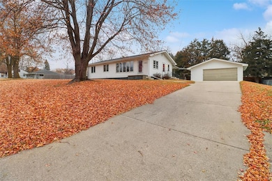 1313 Burnham Ave, Des Moines, IA 50315 - photo 2