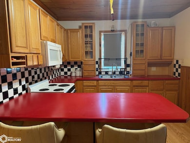 102 Walnut St, Floris, IA 52560 - photo 7