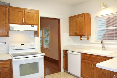 328 N 15th St, Manhattan, KS 66502 - photo 7