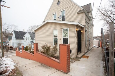 639 Curve St SW, Grand Rapids, MI 49503 - photo 4