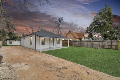 2213 Melbourne St, Houston, TX 77026 - photo 3