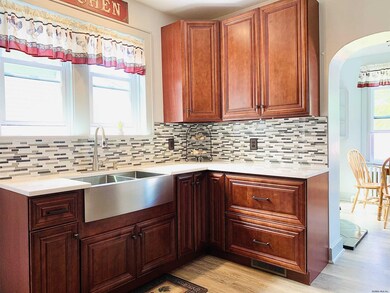 30 Betwood St, Albany, NY 12209 - photo 5