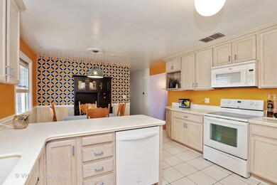 1937 N Poplar St, Waukegan, IL 60087 - photo 5