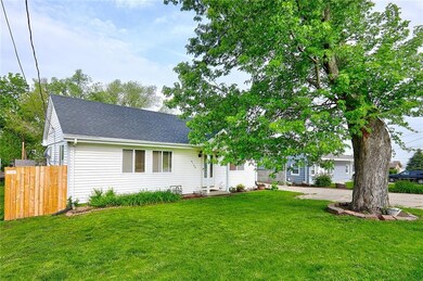 4138 56th St, Des Moines, IA 50310 - photo 2