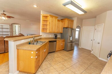 6423 Castle Rock Cir, Farmington, NM 87402 - photo 4