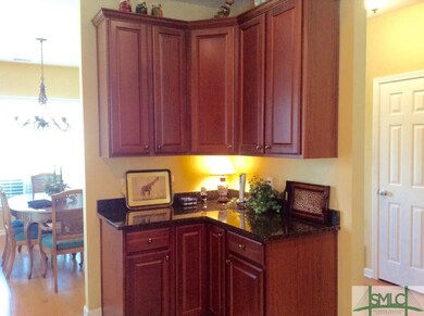 More stunning kitchen features of cabinets and cou