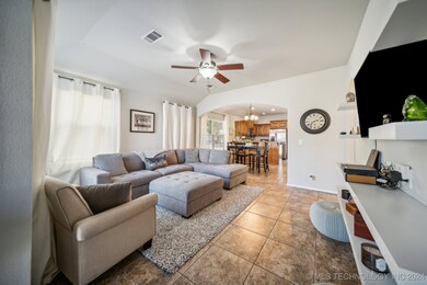 201 E Greeley St, Broken Arrow, OK 74012 - photo 5