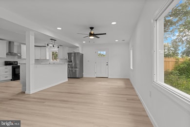 35 Thimbleberry Ln, Levittown, PA 19054 - photo 6