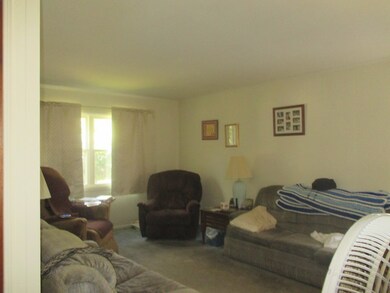 607 Topeka Dr, Carpentersville, IL 60110 - photo 2