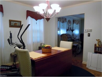 24450 Oakhill Dr, Euclid, OH 44117 - photo 4