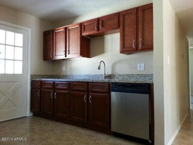220 kitchen2