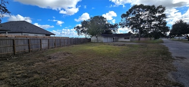 1801 Svetlik Ave, Bay City, TX 77414 - photo 2