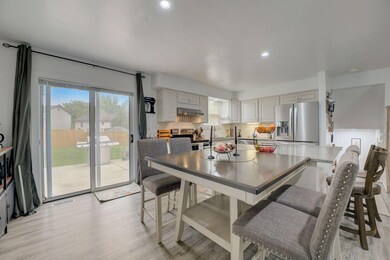 7-web-or-mls-Clement Dr-007