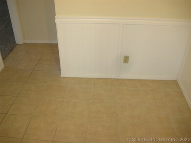 Breakfast Nook...with Wainscoting...