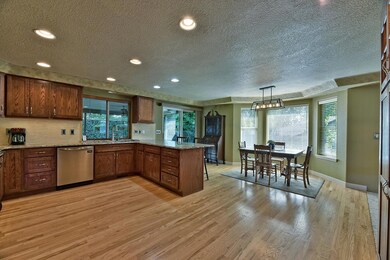 2542 Ashwood Ct, Medford, OR 97504 - photo 3