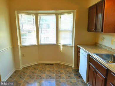 6809 Central Hills Ct, Hyattsville, MD 20785 - photo 4