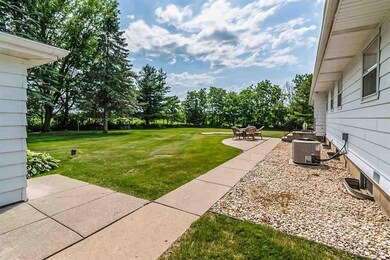 6075 Whalen Rd, Fitchburg, WI 53593 - photo 4