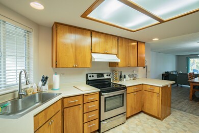 992 Glengrove Ave, Central Point, OR 97502 - photo 6