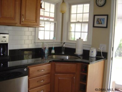 1547 Regent St, Schenectady, NY 12309 - photo 6