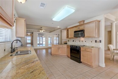 Open and bright kitchen with granite and travertin