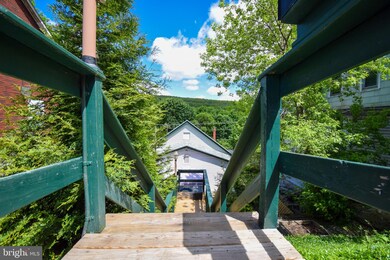 266 E Snyder Ave, Lansford, PA 18232 - photo 3