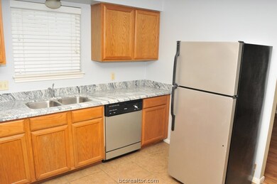 2100 Southwood Dr unit 10, College Station, TX 77840 - photo 7